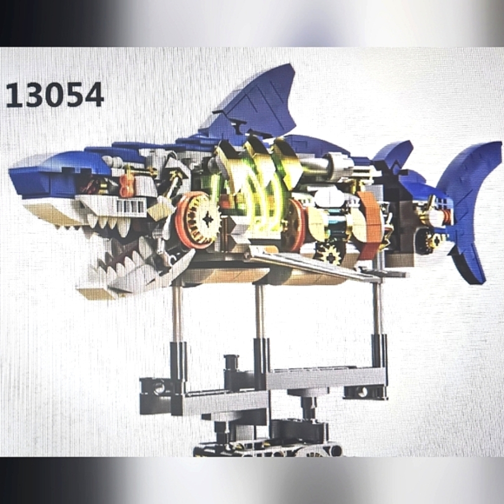 MJI Mechanical Shark Building Set 687 Pieces No 13054